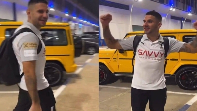 Al Hilal striker Mitrovic teases teammate Al-Bulaihi over his car color in viral video