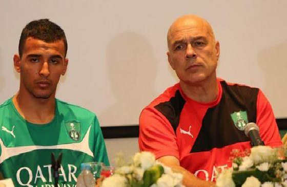 نابولي الإيطالي يفاوض لاعب الأهلي المبعد