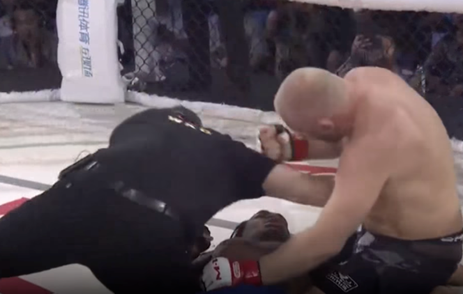 بالفيديو.. مقاتل روسي يسحق نظيره الأمريكي في 35 ثانية
