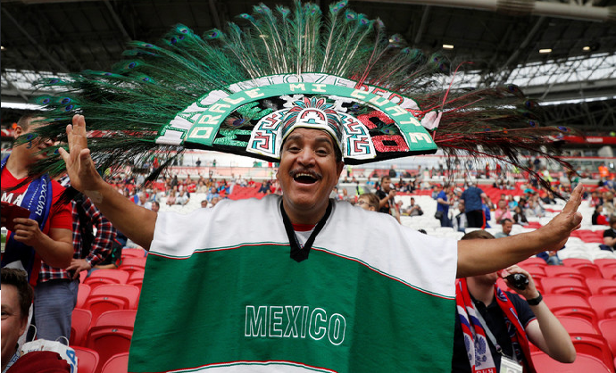 مكسيكي يقوم "بمقلب طريف" مع زوجته ليحضر كأس القارات