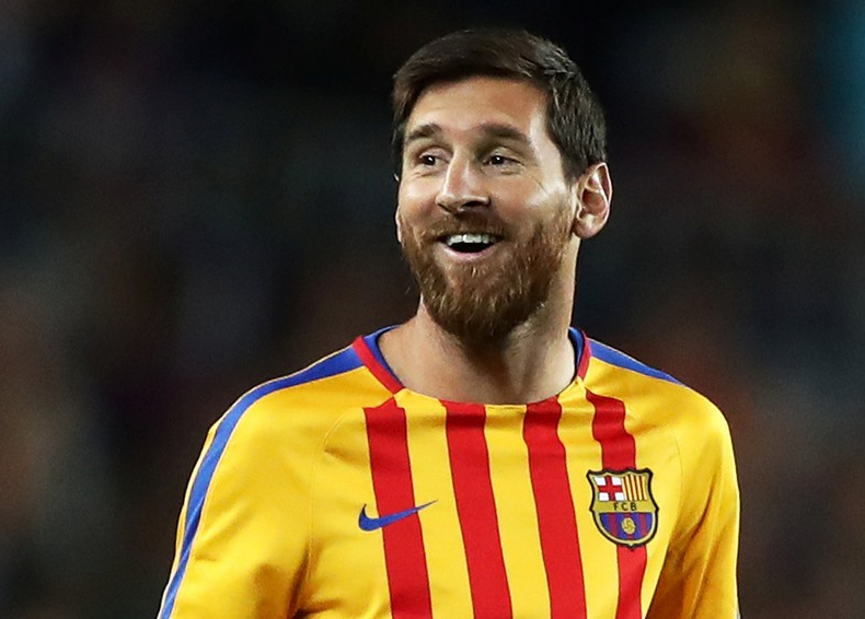 رئيس نادي برشلونة يفجر مفاجأة حول عقد ميسي الجديد