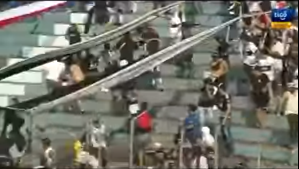 فيديو- مشاجرة بالأسلحة البيضاء بين الجماهير في دوري باراجواي
