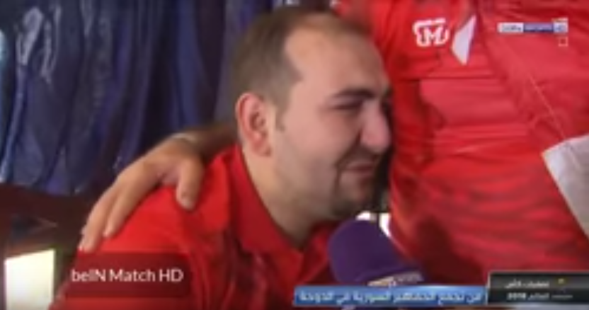 بالفيديو..لقطة مؤثرة... بكاء مشجع سوري بعد خسارة منتخب سوريا