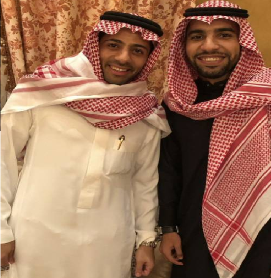 بالفيديو والصور.. مؤمن زكريا يرتدي الزي السعودي في زفاف "أحمد الزين"