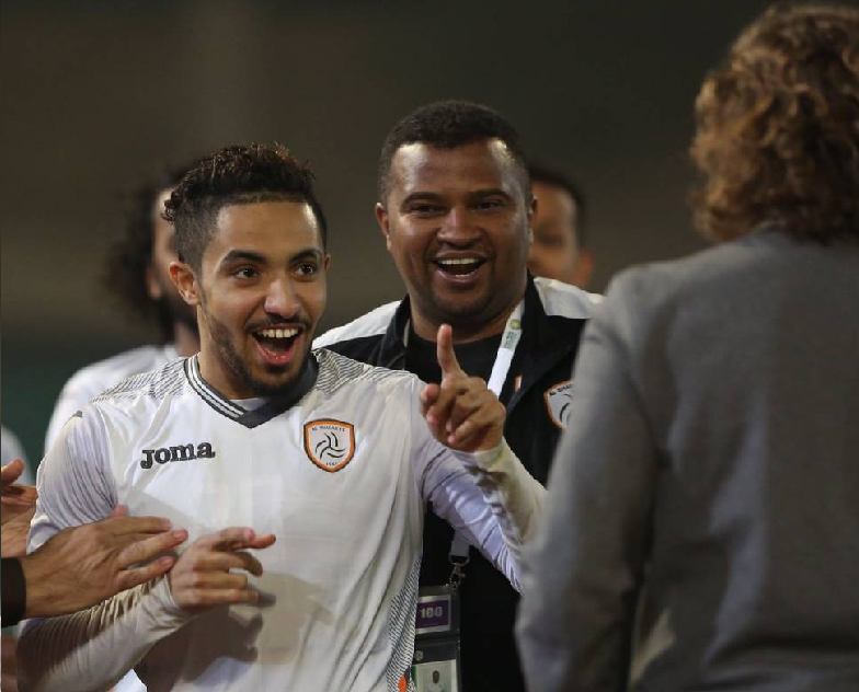 لاعب الشباب يفجر مفاجاة لتركي آل الشيخ