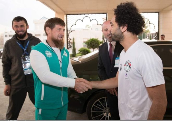 اتحاد الكرة المصري يكشف حقيقة استغلال محمد صلاح سياسيا لصالح الرئيس الشيشاني!