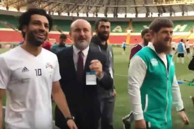 بالفيديو .. رئيس الشيشان يستقبل محمد صلاح بملعب أحمد أرينا فى جروزني