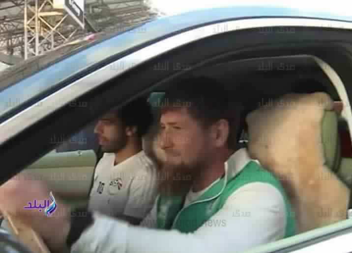 شاهد.. رئيس الشيشان يقود السيارة بنفسه ومحمد صلاح بجواره