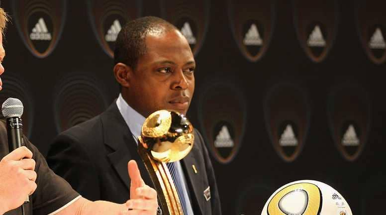 الفيفا يوقف أفضل لاعب أفريقي سابقا بسبب هدايا قطرية