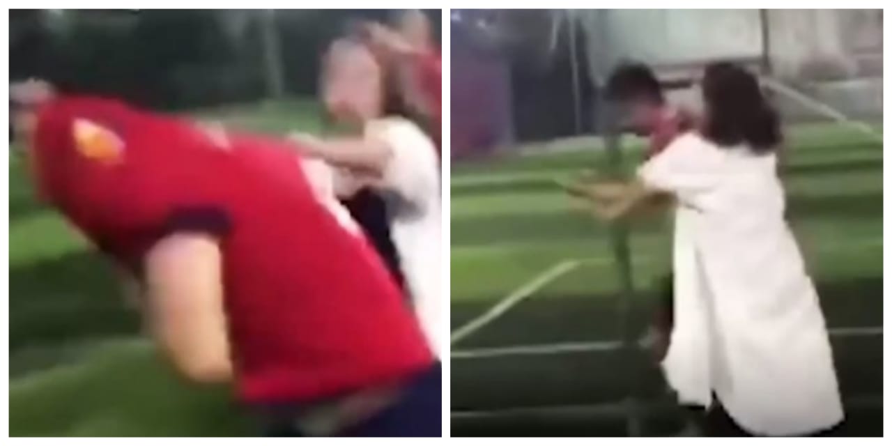 شاهد.. فتاة تنهال بالضرب والشتم على لاعب كرة في الملعب بعد ضبطه مع فتاة أخرى