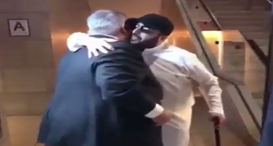 شاهد بالفيديو.. وزير الخارجية البحريني يزور تركي آل الشيخ في نيويورك