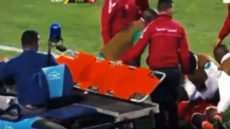 بالفيديو.. طبيب منتخب تونس ينقذ لاعبا في فريق الخصم من موت محقق