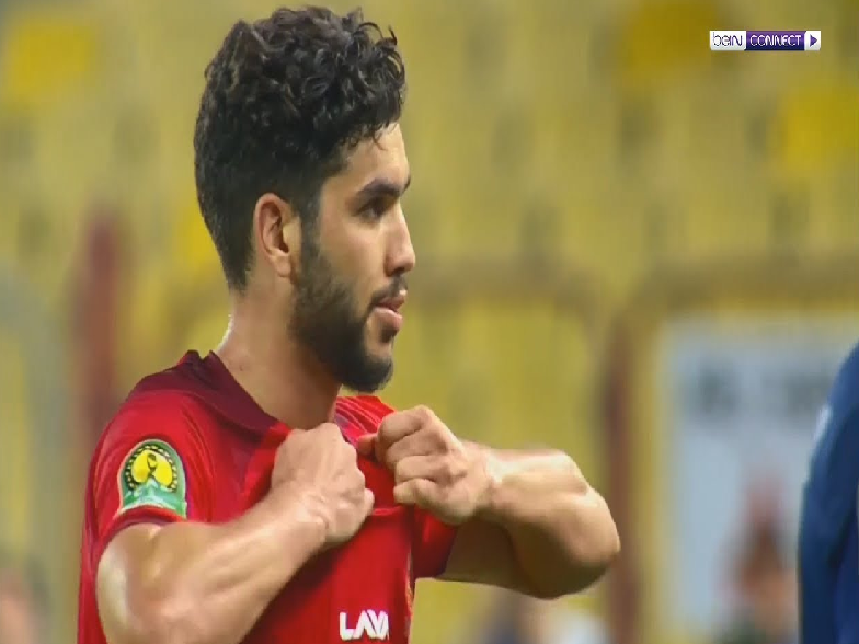 الكاف يحسم الجدل حول عقوبة "وليد آزارو" بعد تصرفه في مباراة الأهلي المصري والترجي!