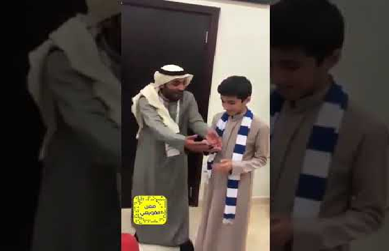 بالفيديو.. لقاء عفوي بين رئيس نادي الهلال ومشجع