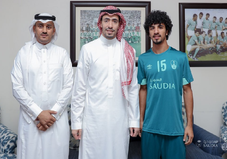 بالصور .. الأهلي يتعاقد رسمياً مع اللاعب " عبد العزيز الشهراني"