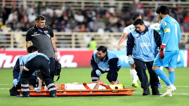 بالفيديو.. لحظة بكاء لاعب العراق بعد إصابته خلال مباراة قطر في دور الـ16 لكأس آسيا 2019