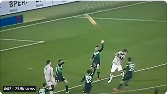 بالفيديو..غضب كريستيانو رونالدو يُسقط سامي خضيرة أرضًا خلال مباراة يوفنتوس وساسولو
