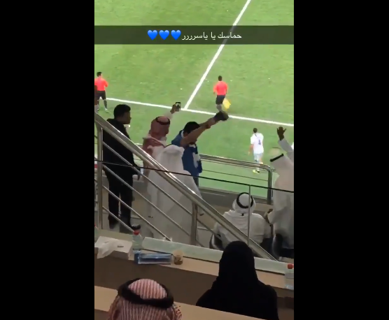 شاهد.. ردة فعل لاعب الهلال السابق "ياسر القحطاني" بعد نهاية مباراة الاستقلال!