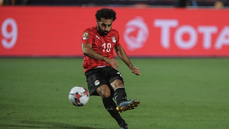 محمد صلاح يحقق رقما تاريخيا في مباراة مصر وأوغندا (فيديو)