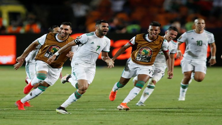 بالفيديو..رياض محرز يصعق نيجيريا بهدف قاتل ويقود الجزائر لنهائي كأس الأمم الأفريقية