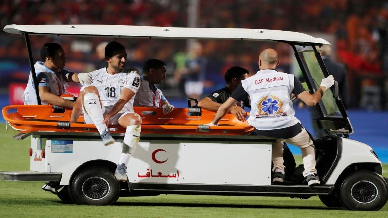 الجهاز الطبي لمنتخب مصر يكشف حجم إصابة أحمد حسن كوكا في مباراة أوغندا