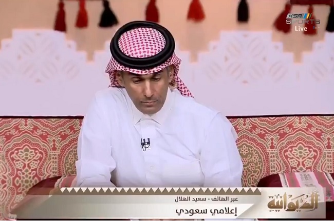 بالفيديو .. إعلامي سعودي يؤكد : "سامي الجابر" ظهر في إحدى المباريات بالدوري الإنجليزي في مركز الظهير