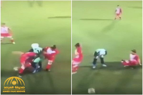 شاهد ردة فعل “غريبة ” للاعبات في الدوري الأردني لكرة القدم بعد سقوط حجاب إحدى لاعبات الفريق المنافس
