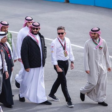 شاهد.. لحظة وصول ولي العهد الأمير محمد بن سلمان مقر سباق فورمولا إي الدرعية