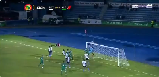 بالفيديو..يوسف بلايلي يسجل هدفًا رائعاً من ركلة ركنية في مباراة الجزائر ضد بوتسوانا
