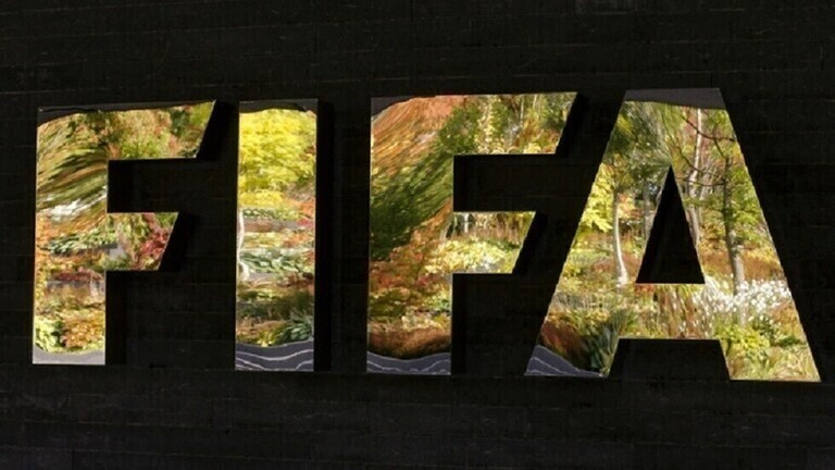 "الفيفا" يحدد مصير عقود لاعبي كرة القدم في ظل أزمة كورونا
