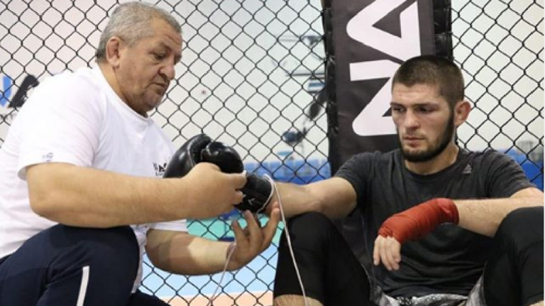 الكشف عن سبب وفاة والد حبيب بطل منظمة UFC للفنون القتالية المختلطة