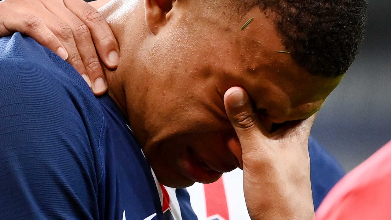 قلق  بعد إصابة لاعب باريس سان جرمان " مبابي"  البالغة -فيديو
