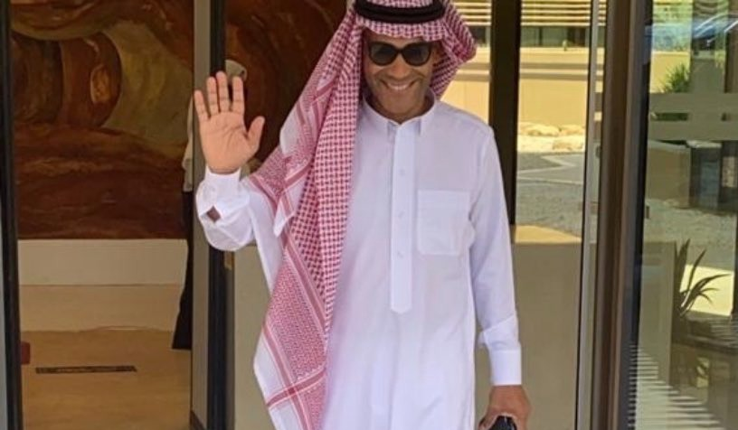 شاهد.. مدرب الهلال "مورايس" يرتدي الزي السعودي