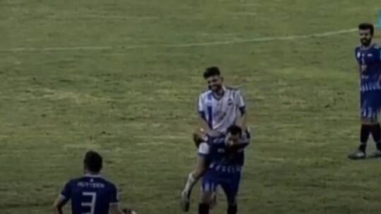 لاعب يتعرض للإصابة في كأس سوريا.. شاهد ردة فعل غير متوقعة من لاعب بالفريق الآخر !