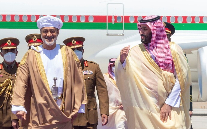 ولي العهد يشاهد نهائي "يورو 2020" برفقة سلطان عمان - صورة