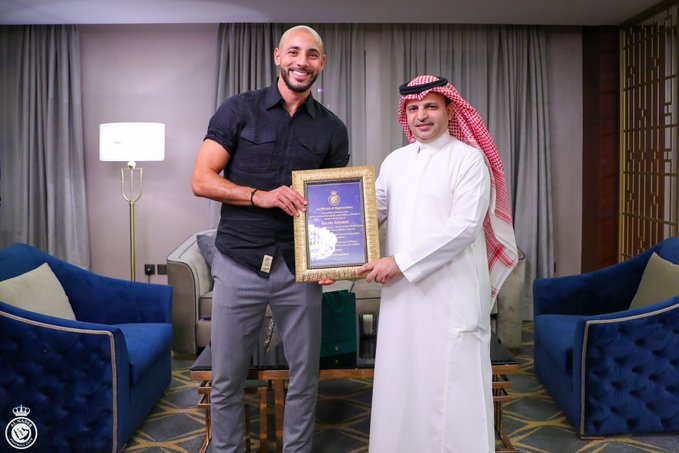 الأمير "خالد بن فهد" يقدم هدية لـ "أمرابط" قبل رحيله من النصر!