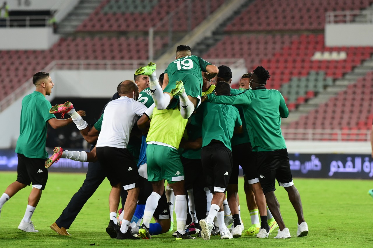 شاهد: الرجاء المغربي  يحقق البطولة العربية بعد فوزه على الاتحاد بركلات الترجيح !