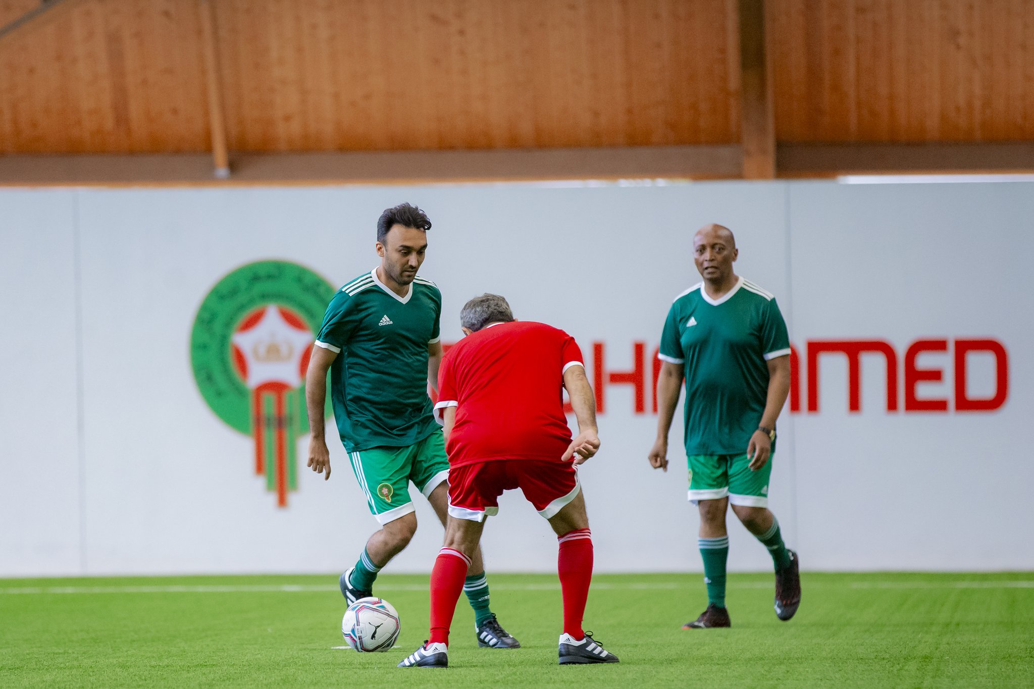 شاهد مهارات ومراوغات الأمير عبدالعزيز بن تركي في مباراة استعراضية بالمغرب !