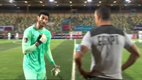 أول رد من الحضري على واقعة انفعال "الشناوي" عليه في مباراة مصر وليبيا