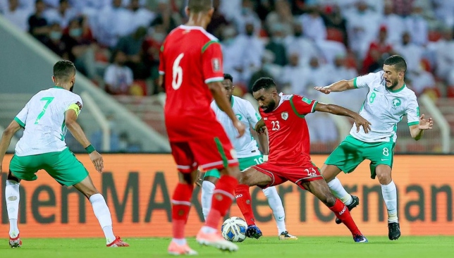 للابتعاد بالصدارة .. المنتخب السعودي يستضيف عمان في تصفيات كأس العالم 2022 .. الموعد والقناة الناقلة!